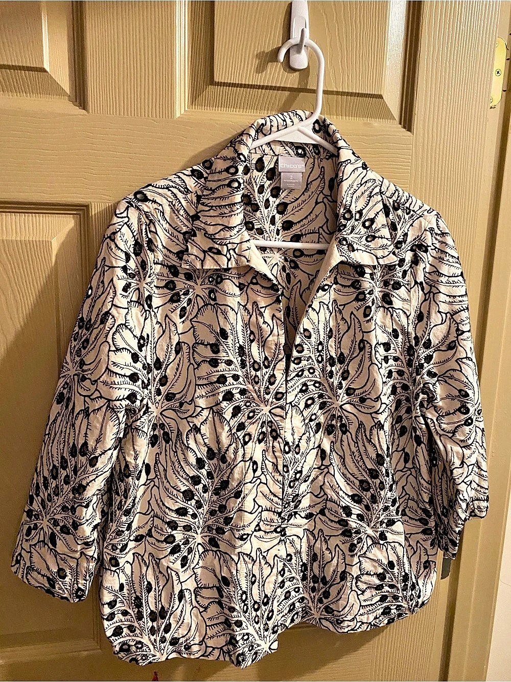 Chico's Floral Button Down in cream & Black Size 2